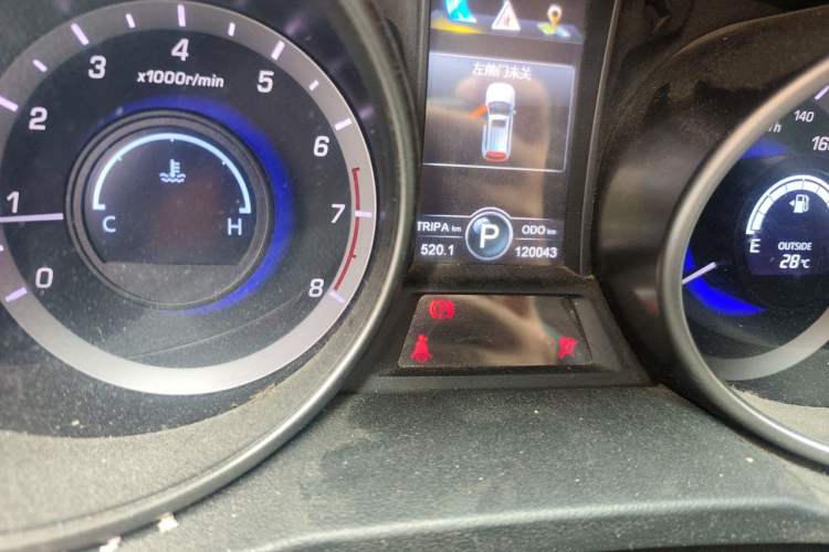 Used CHANGAN CS75 2014 1.8T Automatic Prestige Model China IV Standard Odometer Close Up