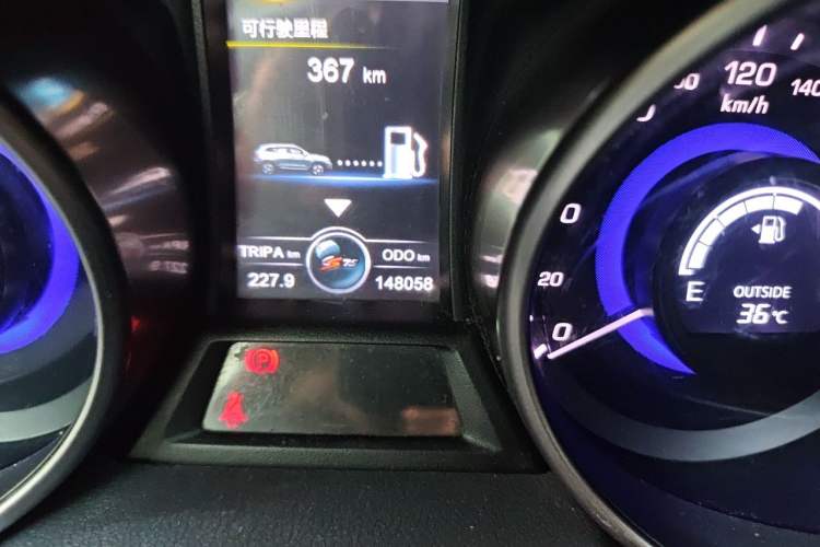 Used CHANGAN CS75 2014 2.0L Manual Leading Version China IV Standard Odometer Close Up