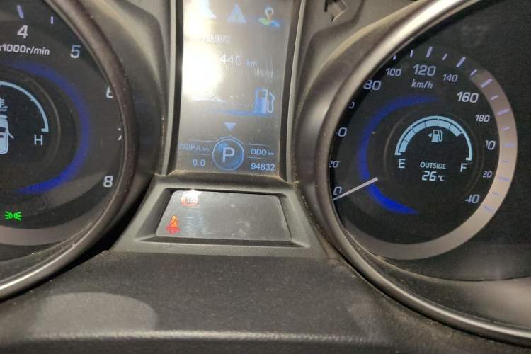 Used CHANGAN CS75 2014 1.8T Automatic Elite Model China IV Standard Odometer Close Up