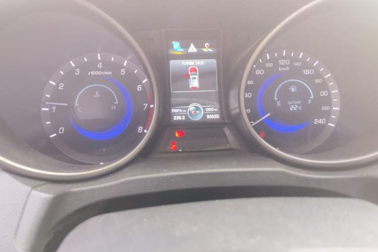 Used CHANGAN CS75 2014 2.0L Manual Comfort Version China V Standard Odometer Close Up