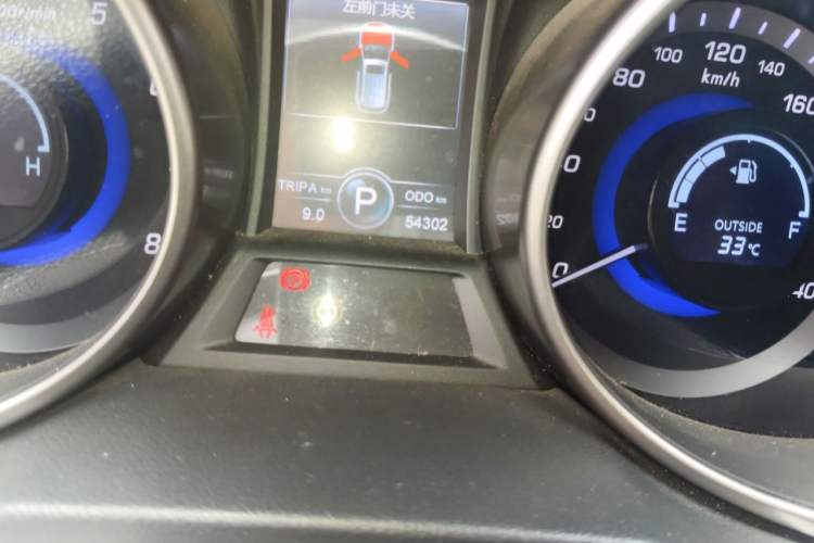 Used CHANGAN CS75 2014 1.8T Automatic Elite Model China IV Standard Odometer Close Up