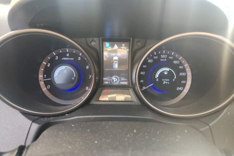 Used CHANGAN CS75 2014 1.8T Automatic Elite Model China IV Standard Odometer Close Up