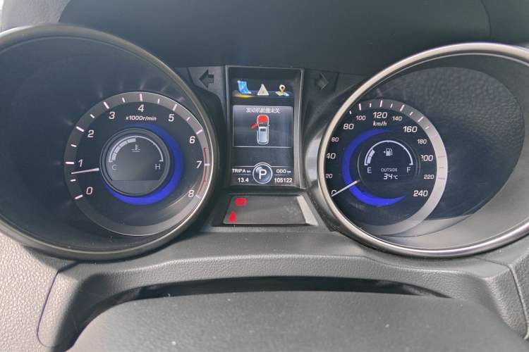 Used CHANGAN CS75 2014 1.8T Automatic Prestige Model China IV Standard Odometer Close Up