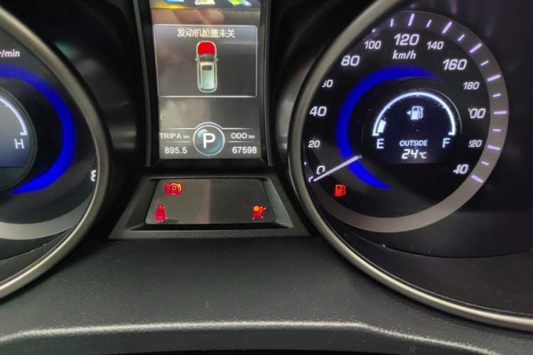 Used CHANGAN CS75 2014 1.8T Automatic Elite Model China IV Standard Odometer Close Up