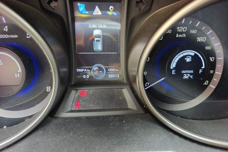 Used CHANGAN CS75 2014 2.0L Manual Luxury Version China IV Standard Odometer Close Up