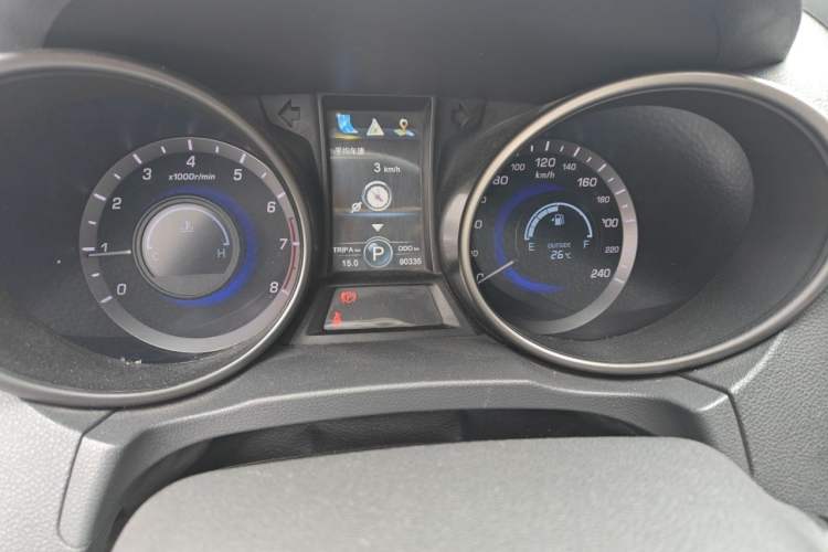 Used CHANGAN CS75 2014 1.8T Automatic Prestige Model China IV Standard Odometer Close Up