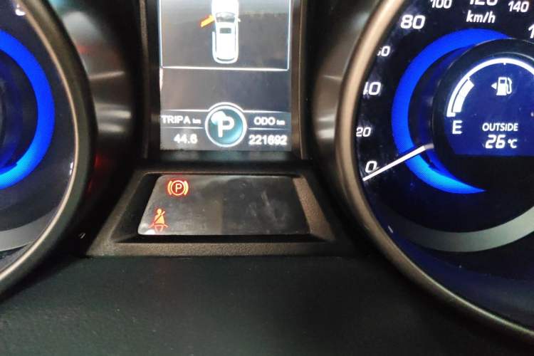 Used CHANGAN CS75 2014 1.8T Automatic Elite Model China IV Standard Odometer Close Up