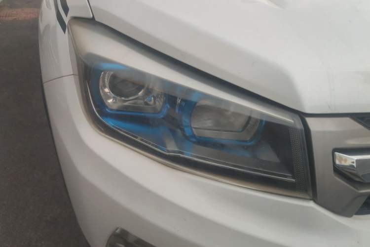 Used CHANGAN CS75 2014 2.0L Manual Luxury Version China IV Standard Right Front Headlight