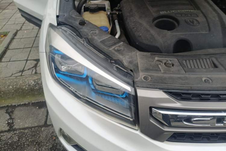Used CHANGAN CS75 2014 1.8T Automatic Elite Model China IV Standard Right Front Headlight