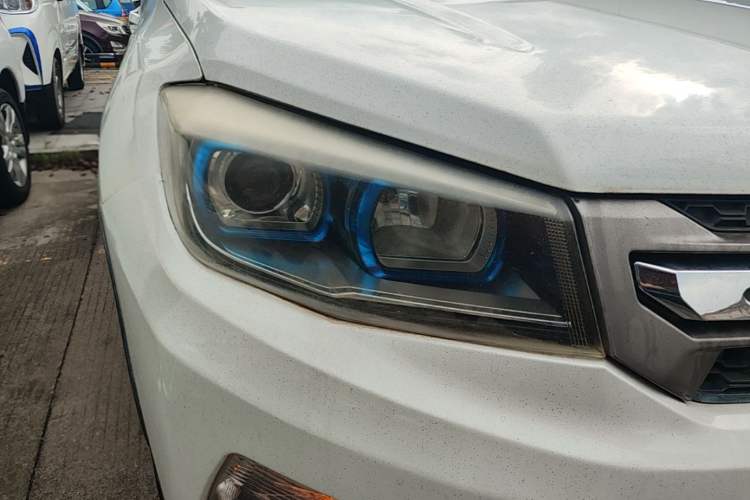 Used CHANGAN CS75 2014 2.0L Manual Luxury Version China V Standard Right Front Headlight