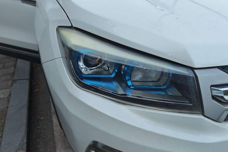 Used CHANGAN CS75 2014 2.0L Manual Luxury Version China IV Standard Right Front Headlight
