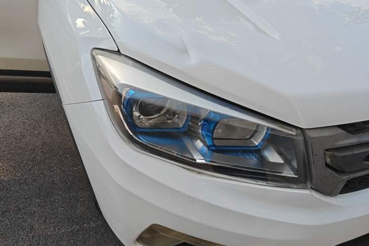Used CHANGAN CS75 2014 2.0L Manual Leading Version China IV Standard Right Front Headlight