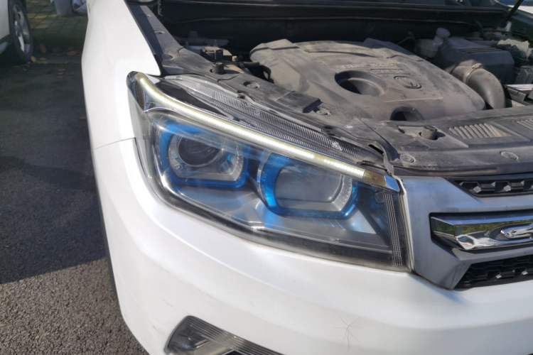Used CHANGAN CS75 2014 1.8T Automatic Elite Model China IV Standard Right Front Headlight