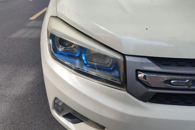 Used CHANGAN CS75 2014 1.8T Automatic Elite Model China IV Standard Right Front Headlight