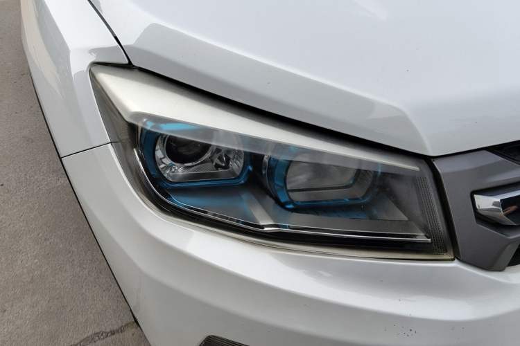 Used CHANGAN CS75 2014 2.0L Manual Luxury Version China IV Standard Right Front Headlight
