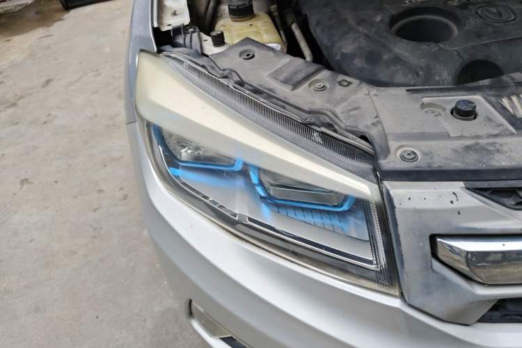 Used CHANGAN CS75 2014 2.0L Manual Luxury Version China V Standard Right Front Headlight