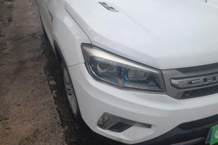 Used CHANGAN CS75 2014 2.0L Manual Luxury Version China IV Standard Right Front Headlight