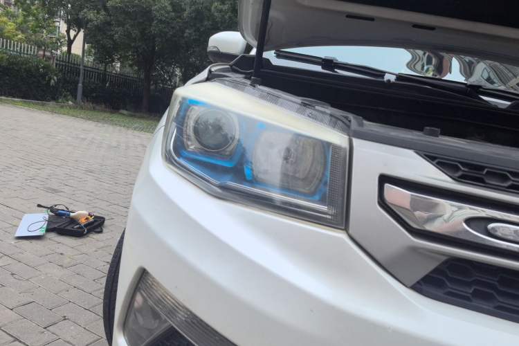 Used CHANGAN CS75 2014 1.8T Automatic Elite Version China V Standard Right Front Headlight