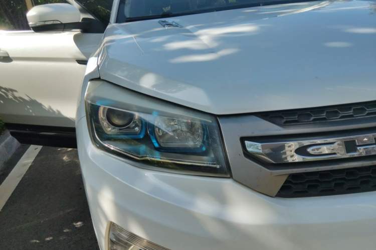 Used CHANGAN CS75 2014 2.0L Manual Luxury Version China V Standard Right Front Headlight