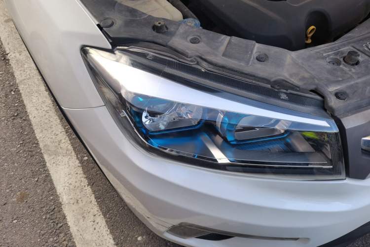 Used CHANGAN CS75 2014 2.0L Manual Luxury Version China IV Standard Right Front Headlight