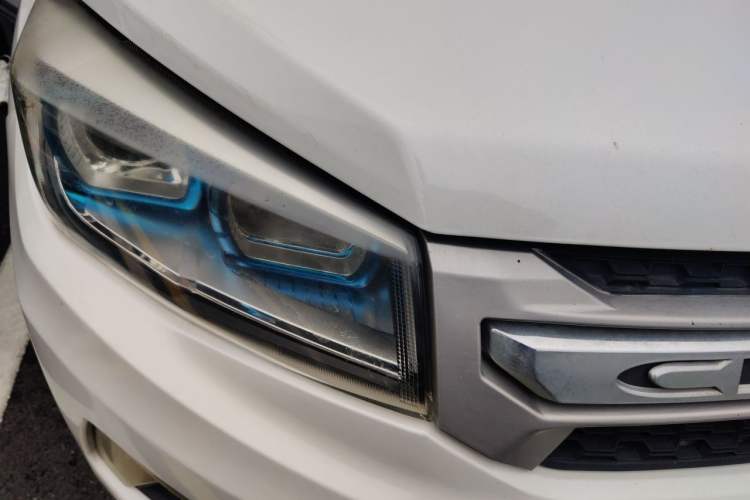Used CHANGAN CS75 2014 2.0L Manual Luxury Version China IV Standard Right Front Headlight