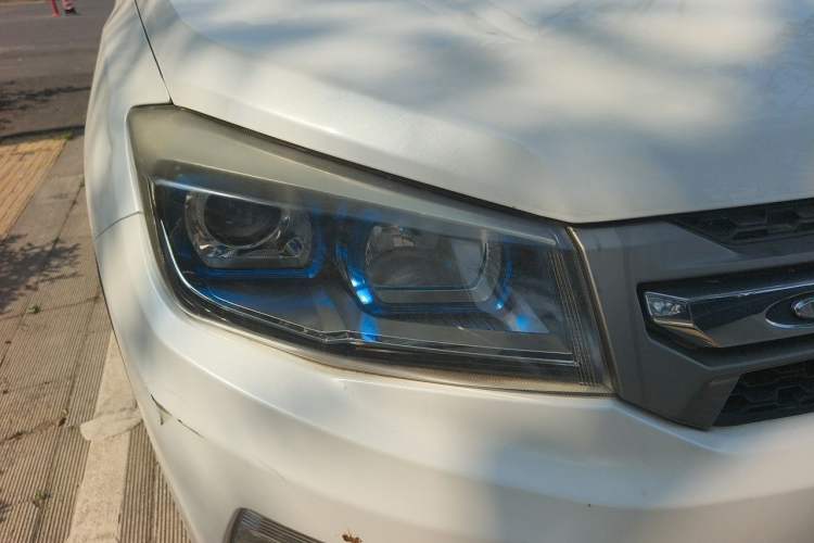Used CHANGAN CS75 2014 1.8T Automatic Elite Model China IV Standard Right Front Headlight