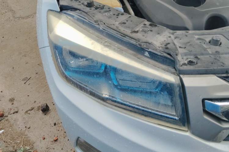 Used CHANGAN CS75 2014 1.8T Automatic Elite Version China V Standard Right Front Headlight