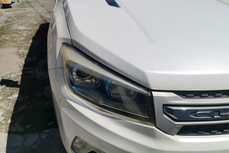 Used CHANGAN CS75 2014 2.0L Manual Leading Version China IV Standard Right Front Headlight