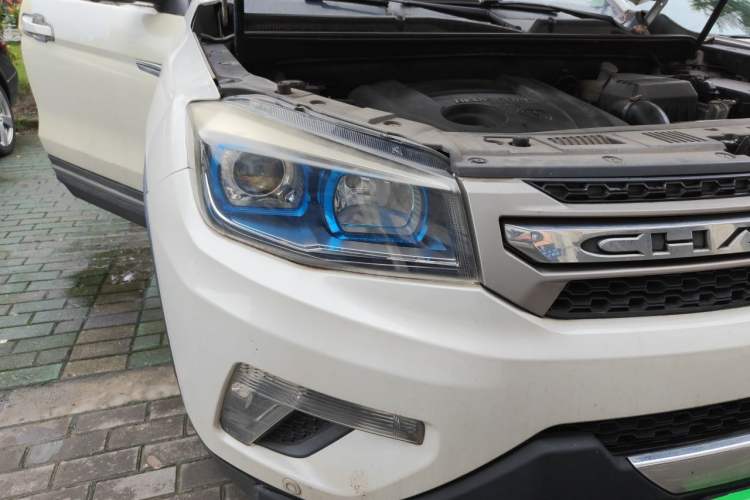 Used CHANGAN CS75 2014 1.8T Automatic Elite Model China IV Standard Right Front Headlight
