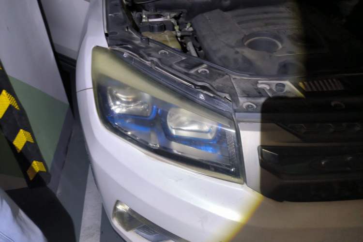 Used CHANGAN CS75 2014 1.8T Automatic Elite Version China V Standard Right Front Headlight