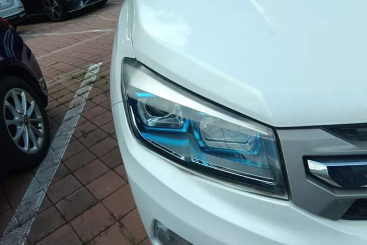 Used CHANGAN CS75 2014 1.8T Automatic Elite Model China IV Standard Right Front Headlight