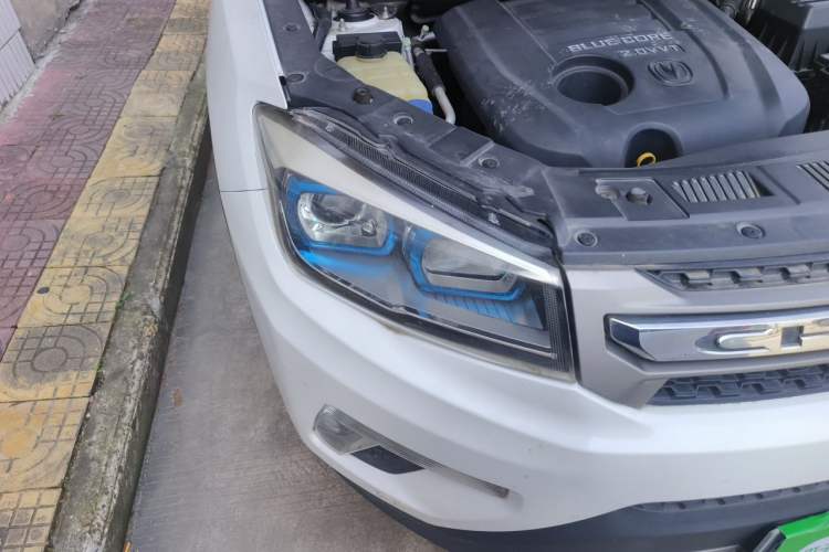 Used CHANGAN CS75 2014 2.0L Manual Leading Version China IV Standard Right Front Headlight