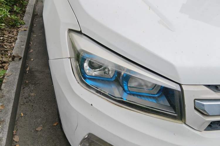 Used CHANGAN CS75 2014 2.0L Manual Luxury Version China V Standard Right Front Headlight