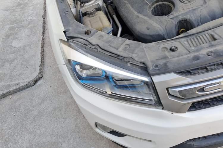 Used CHANGAN CS75 2014 2.0L Manual Leading Version China IV Standard Right Front Headlight