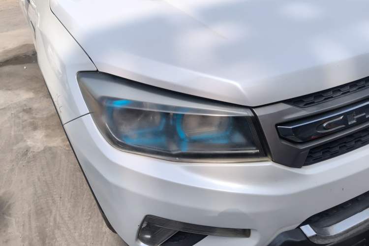 Used CHANGAN CS75 2014 2.0L Manual Luxury Version China IV Standard Right Front Headlight