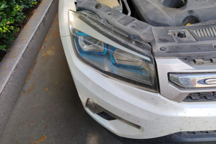 Used CHANGAN CS75 2014 2.0L Manual Luxury Version China IV Standard Right Front Headlight