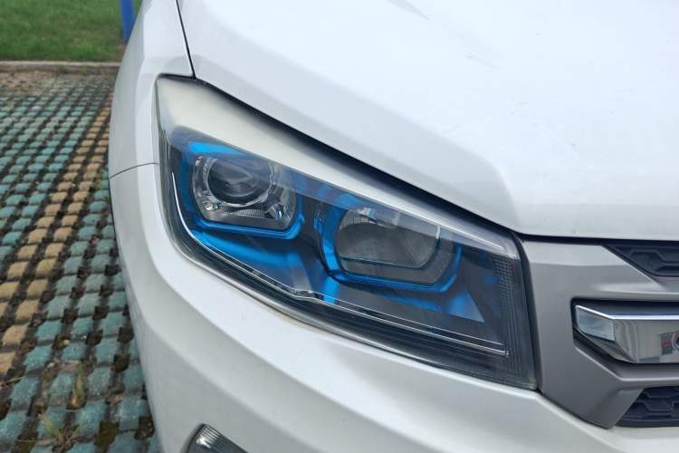 Used CHANGAN CS75 2014 1.8T Automatic Elite Model China IV Standard Right Front Headlight