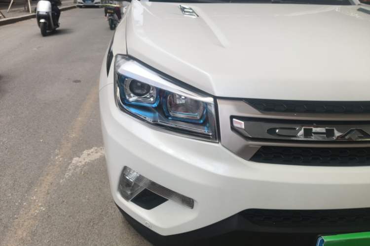 Used CHANGAN CS75 2014 2.0L Manual Leading Version China IV Standard Right Front Headlight