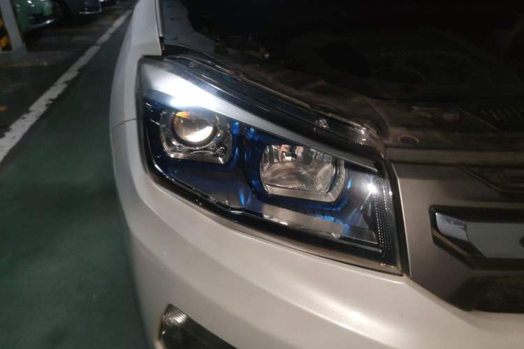 Used CHANGAN CS75 2014 1.8T Automatic Elite Model China IV Standard Right Front Headlight