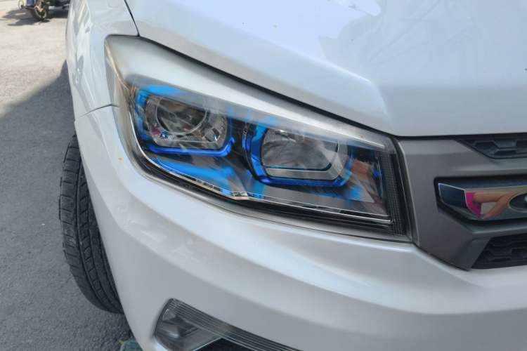 Used CHANGAN CS75 2014 1.8T Automatic Elite Model China IV Standard Right Front Headlight