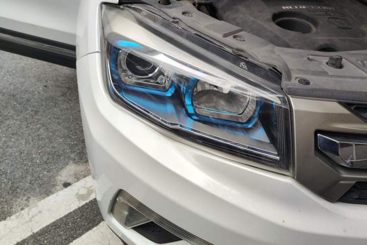 Used CHANGAN CS75 2014 1.8T Automatic Prestige Model China IV Standard Right Front Headlight