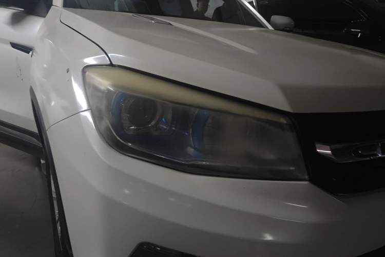 Used CHANGAN CS75 2014 1.8T Automatic Elite Model China IV Standard Right Front Headlight