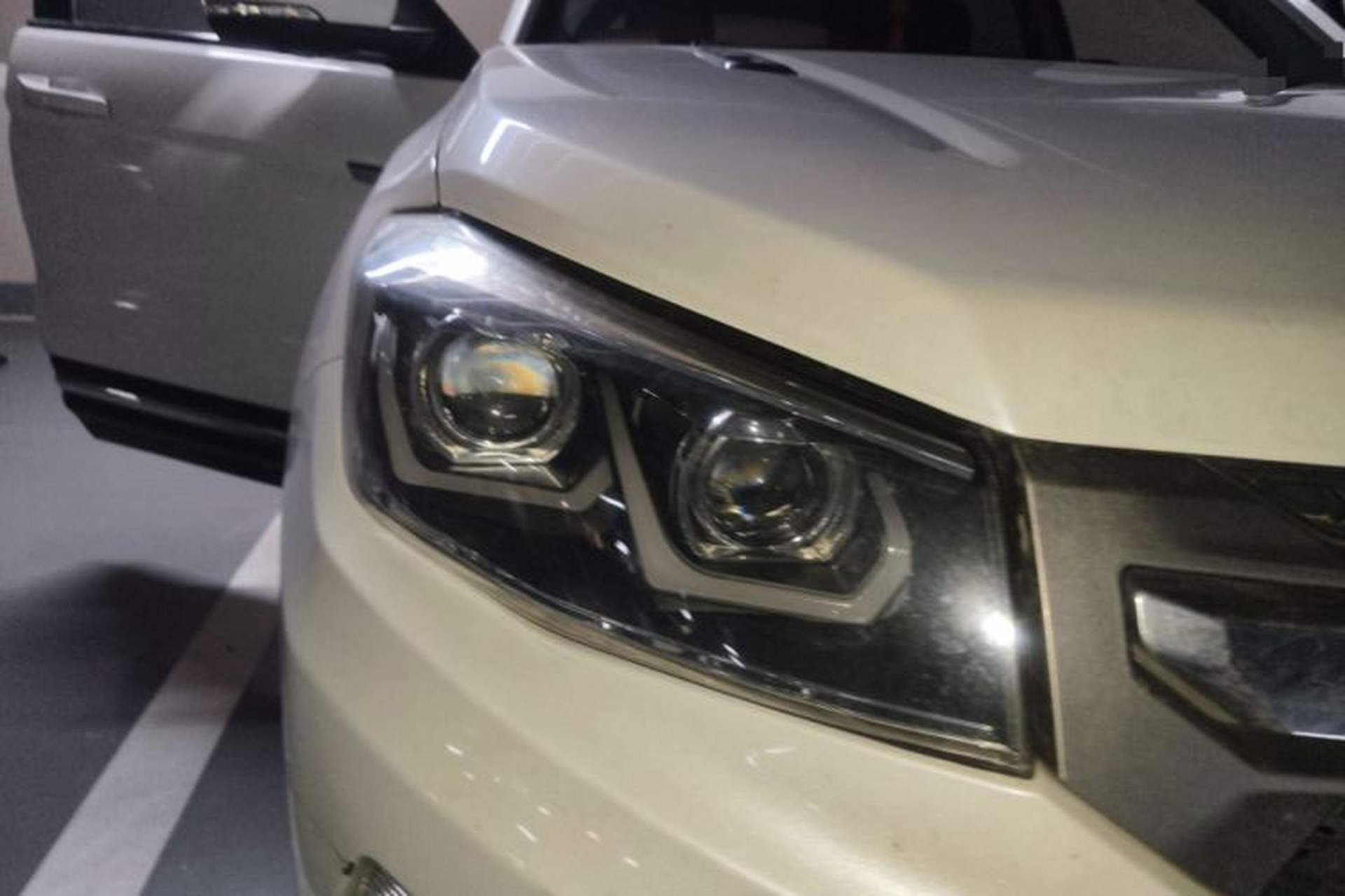 Used CHANGAN CS75 2014 1.8T Automatic Elite Version China V Standard Right Front Headlight