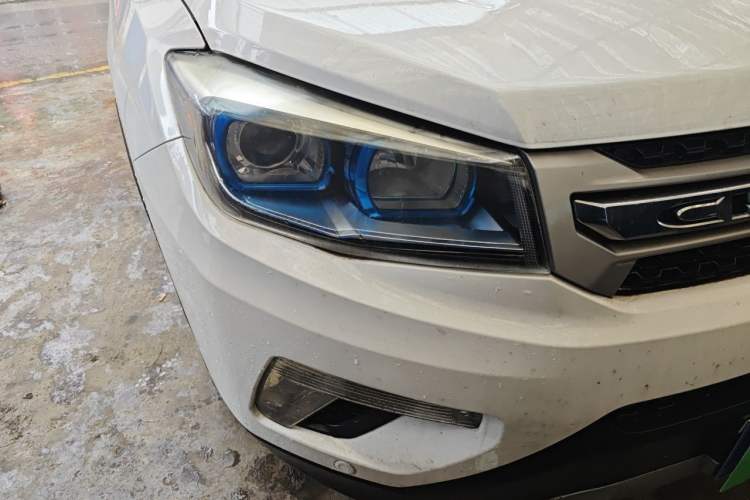 Used CHANGAN CS75 2014 2.0L Manual Leading Version China IV Standard Right Front Headlight