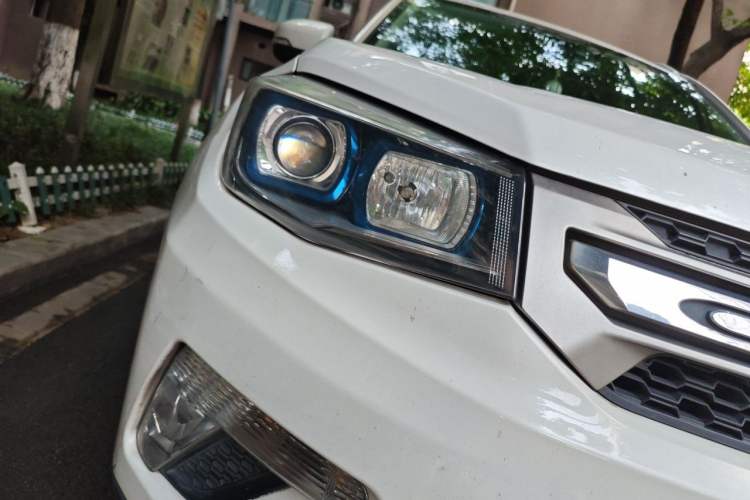 Used CHANGAN CS75 2014 1.8T Automatic Elite Model China IV Standard Right Front Headlight
