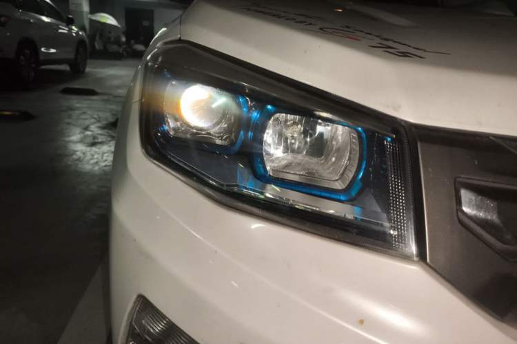 Used CHANGAN CS75 2014 1.8T Automatic Elite Model China IV Standard Right Front Headlight