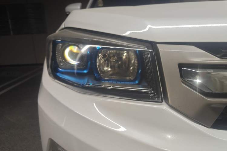 Used CHANGAN CS75 2014 2.0L Manual Leading Version China IV Standard Right Front Headlight