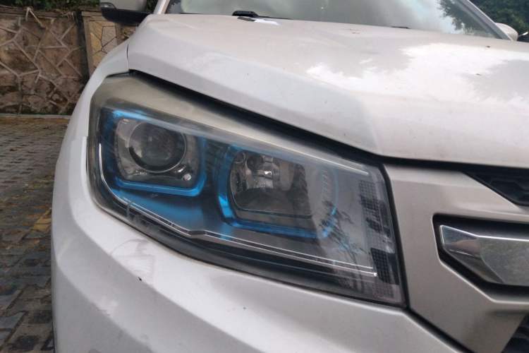 Used CHANGAN CS75 2014 2.0L Manual Luxury Version China IV Standard Right Front Headlight