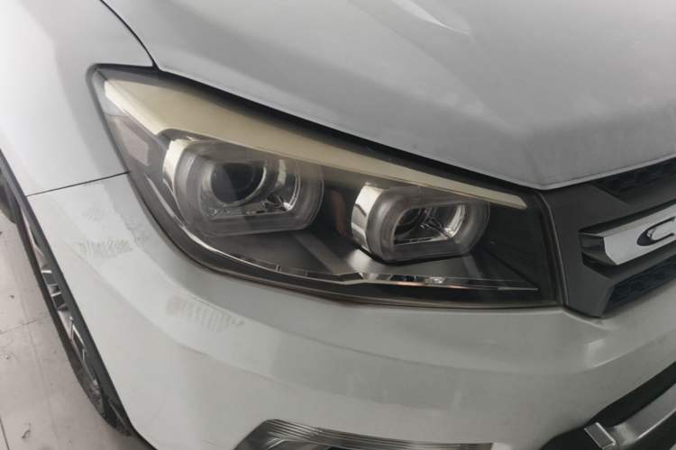 Used CHANGAN CS75 2014 2.0L Manual Leading Version China IV Standard Right Front Headlight