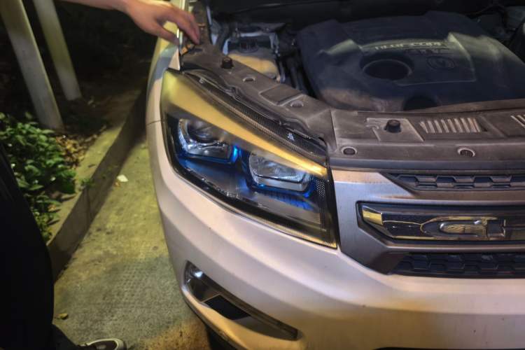 Used CHANGAN CS75 2014 1.8T Automatic Elite Version China V Standard Right Front Headlight